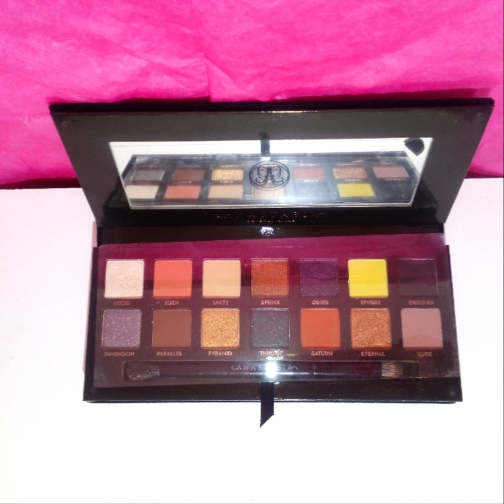 Anastasia Beverly hills eyeshadow palette